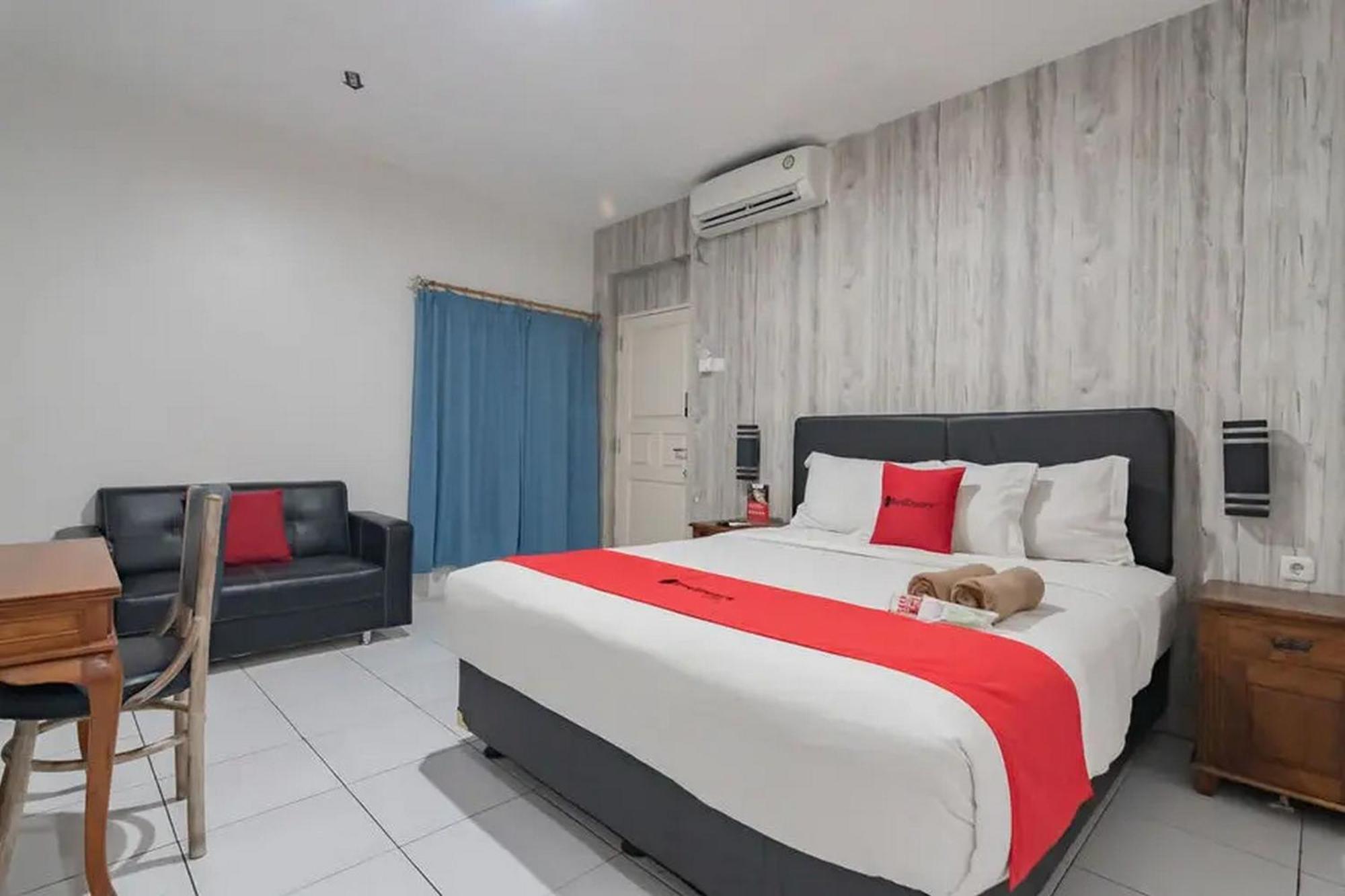 Reddoorz At Arwiga Hotel Near Rs Hasan Sadikin บันดุง ภายนอก รูปภาพ